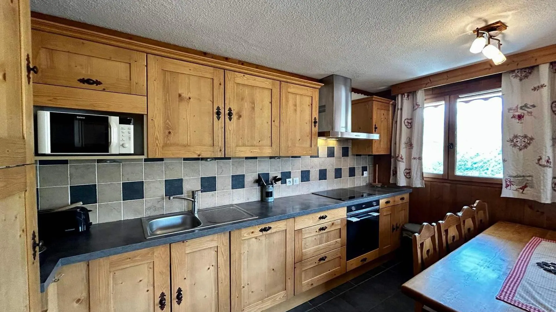 Appartement Chaleureux 4 Pieces, 8 Pers, Ski Aux Pieds, Balcon, Reberty 1850, Les Menuires - Fr-1-452-81 Сен-Мартен-де-Бельвиль 0*,  Франция